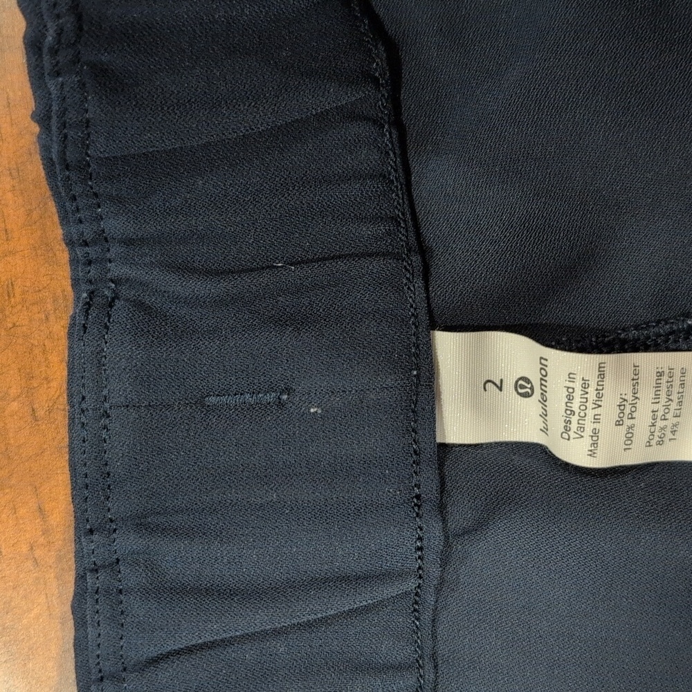 Lululemon on the fly shorts - Picture 5 of 8